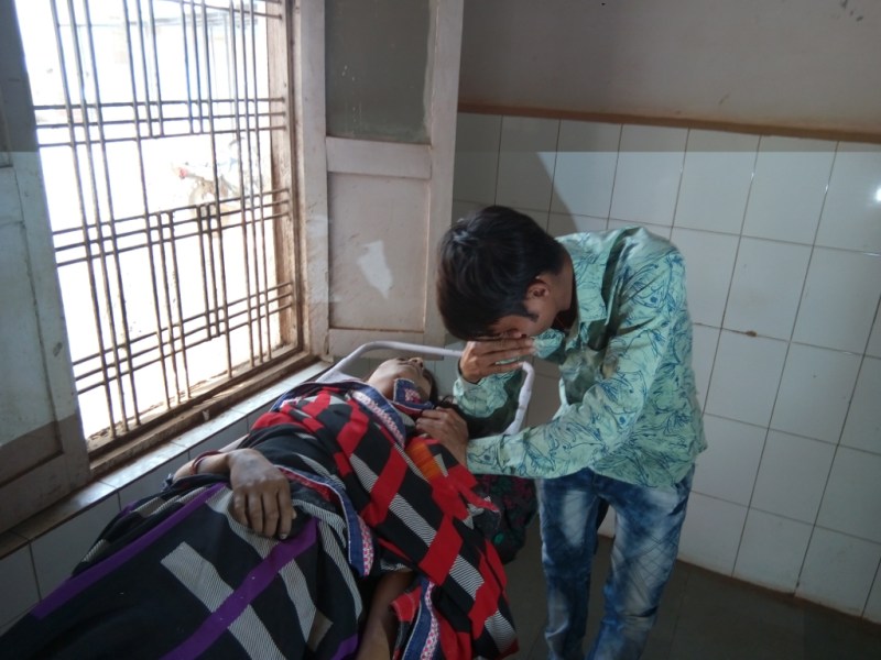 Suicide, Sulfus, death in hospital, afflicted, husband, shivpuri news, shivpuri news in hindi, mp news