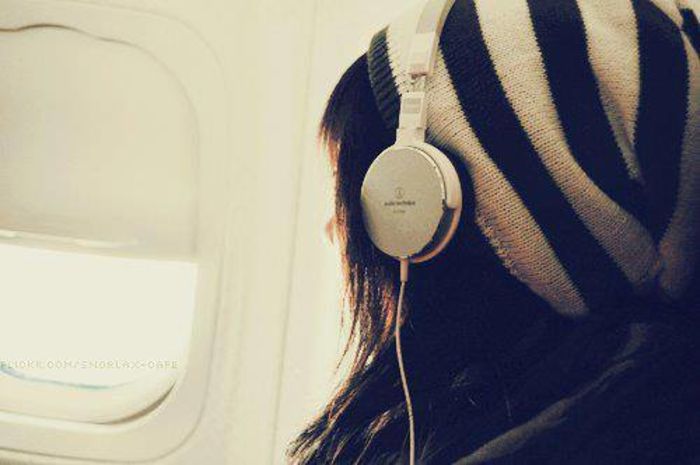 Neither film nor religious, yet child-child singing is on this song