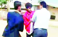 विदाई पार्टी में छात्र व शिक्षक के बीच जमकर हुई हाथापाई, जानिए क्या बनी वजह...