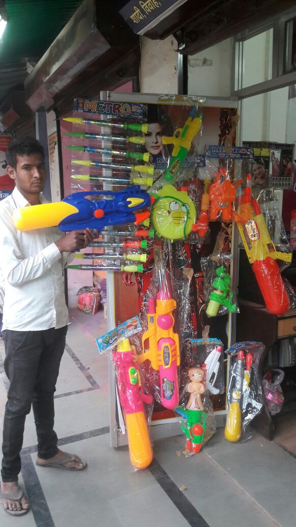 #khulkarlhelohoHoli: fun with natural colors Fruits color In the marke