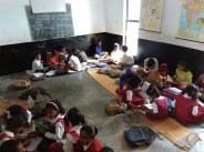 This school of MP which starts in a room three classes count-multiplication table not comes to children