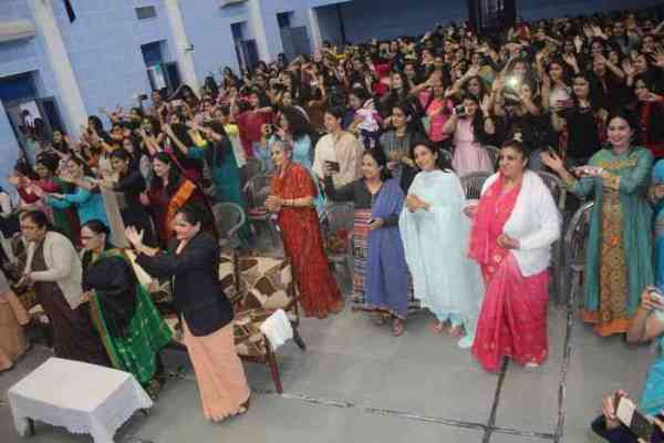 beautiful pics of cultural program in sophia college