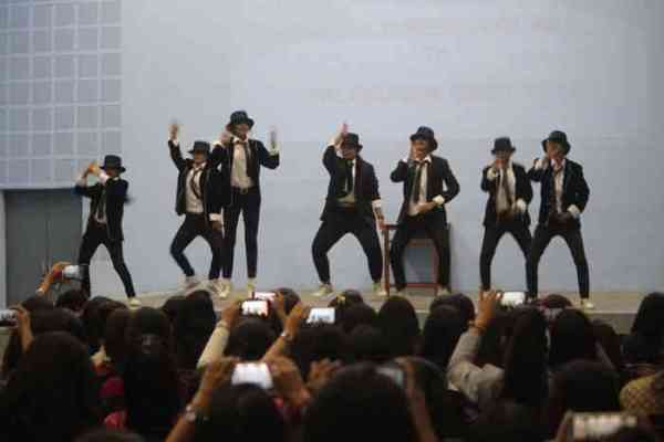 beautiful pics of cultural program in sophia college