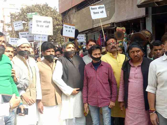 धरोहर बचाने को शांति मार्च