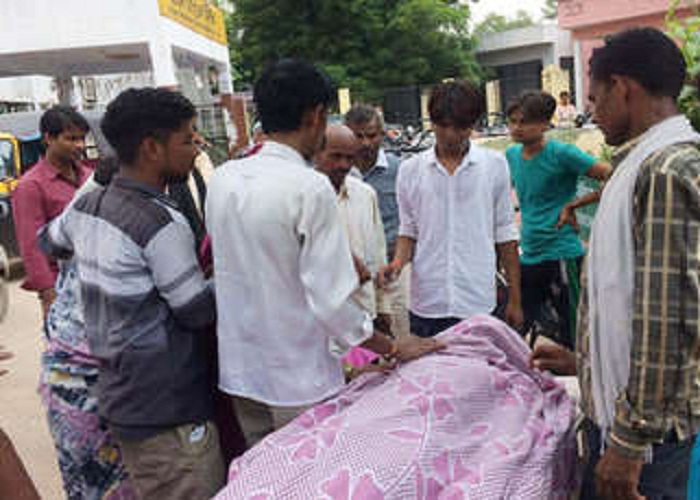 young boy died in road accident in hamirpur up