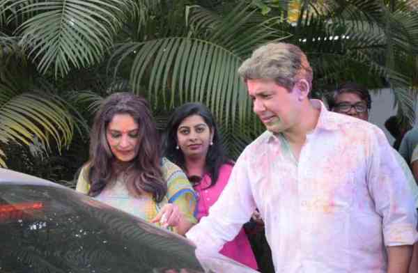 Madhuri dixit spotted after shooting a holi sequence at Versova