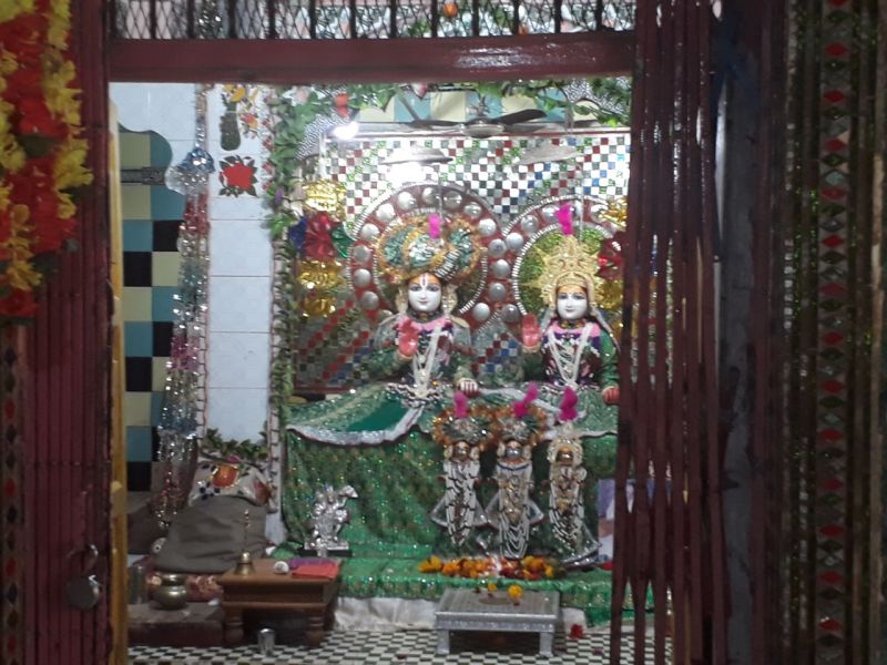 sita wearing vermala to ram, gambling cheers khajuha dham