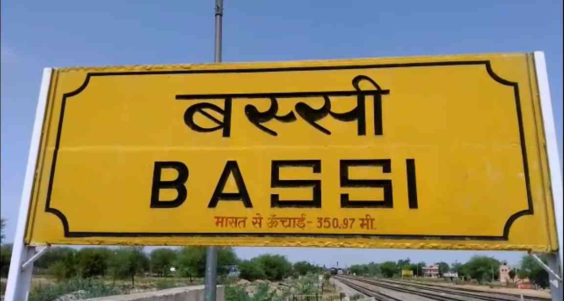 मालगाड़ी की चपेट से दो श्रमिकों की मौत