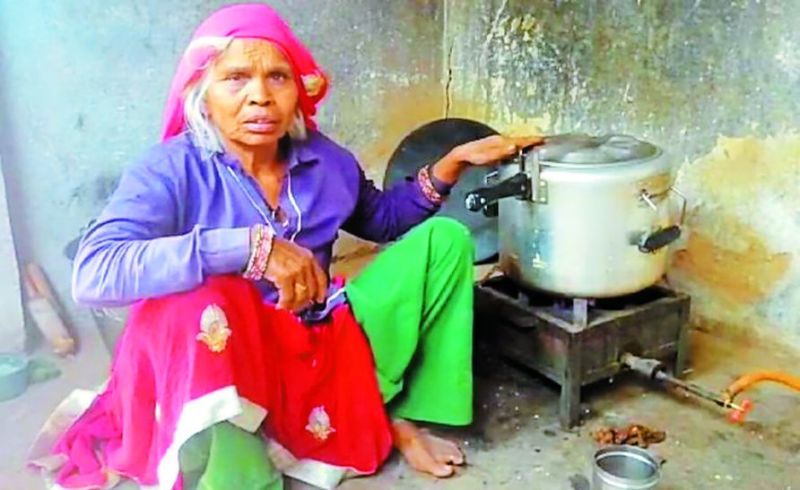 government is not giving honorarium to cooks of government schools