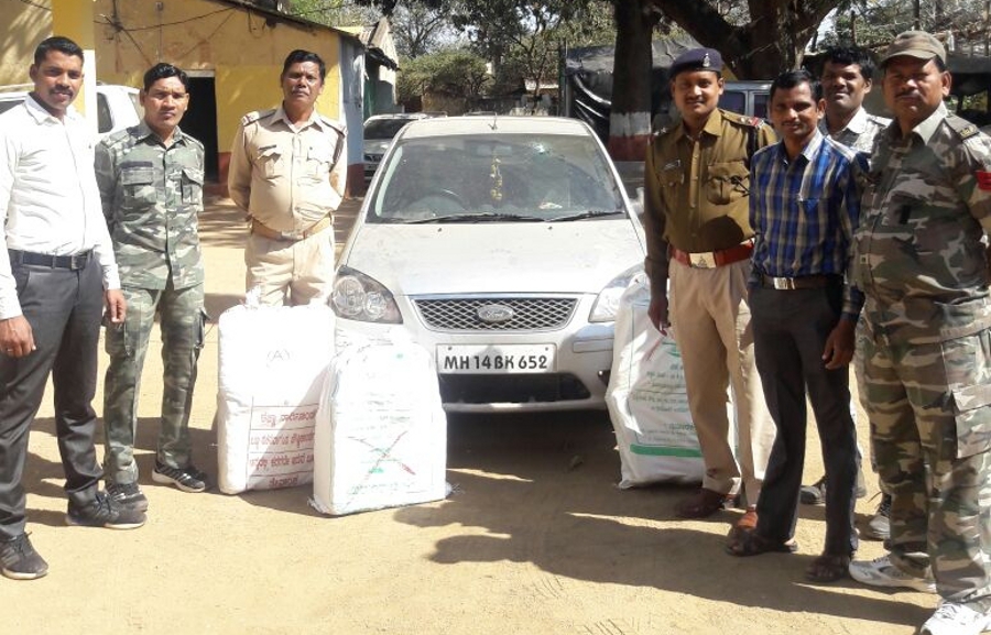 खड़ी कार को इस हाल में देखकर पहुंची पुलिस, फिर पास जाकर देखा तो उड़ गए होश...