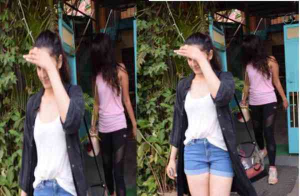 बिना मेकअप भी खूबसूरत लग रही हैं कृति सेनन की बहन नुपुर, मुंबई में हुई स्पॉट