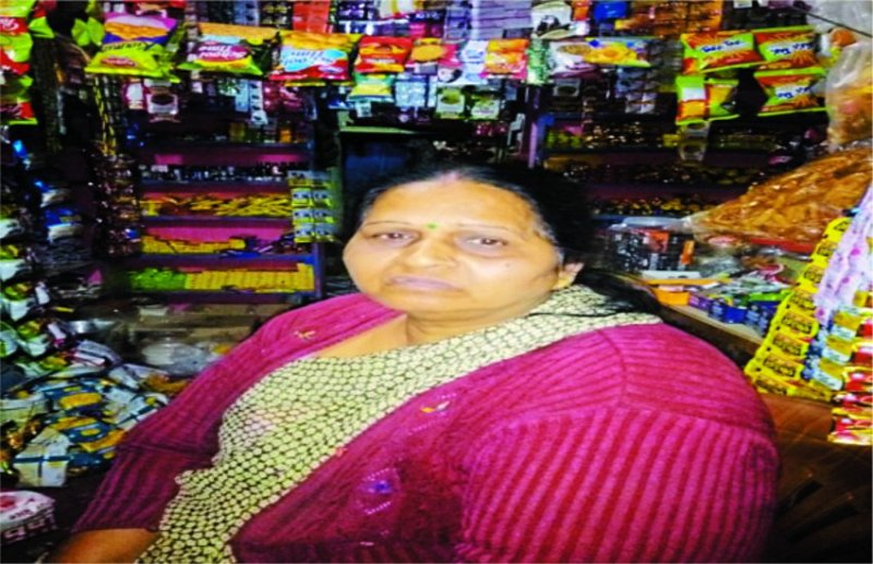 Gold chain snatched from the woman's throat