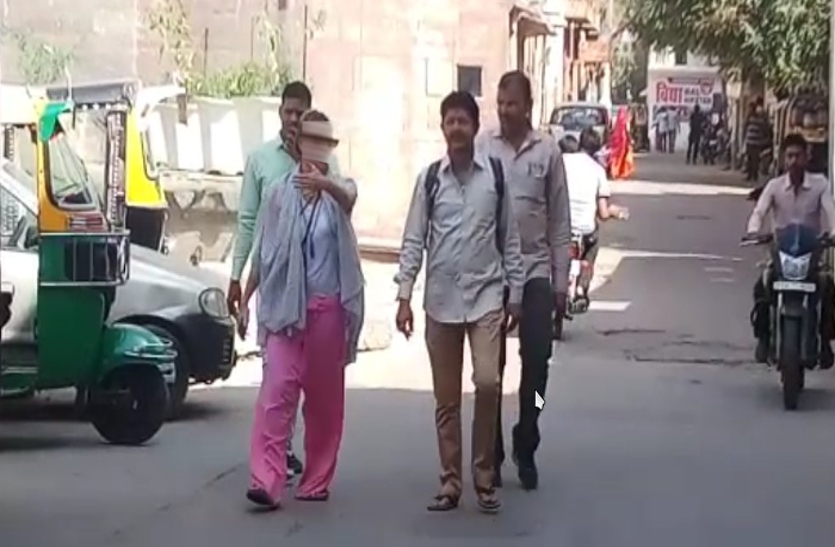 VIDEO : जोधपुर फिर हुआ शर्मसार, विदेशी पर्यटक महिला के साथ बदमाशों ने कर डाली ये करतूत!