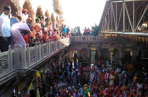 अब अगले दिन बरसाना में लट्ठमार होली खेली जाएगी। 