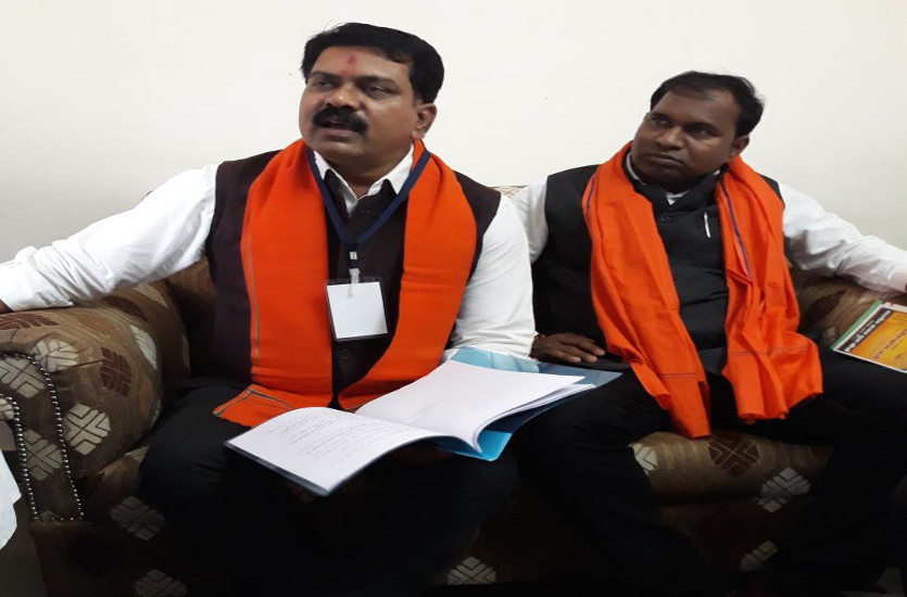 युवा मोर्चा के प्रदेश अध्यक्ष पहुंचे जांजगीर, कार्यकर्ताओं की लगाई क्लास