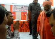 Footpath shopkeeper meet Sakshi Maharaj against Administration action