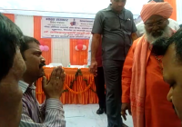 Footpath shopkeeper meet Sakshi Maharaj against Administration action