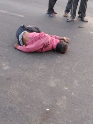  कार की टक्कर से घायल हुआ था भिखारी, पुलिस की कार्यप्रणाली देख छात्र नाराज