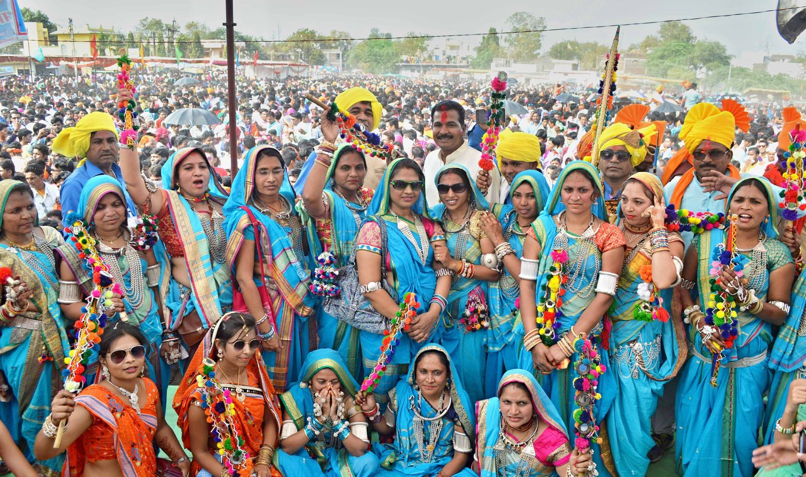 Bhagoria festival : मांदल की थाप और गुलाल के गुबार में डूबा शहर | Adivasi society on the Bhagoria festival | Patrika News