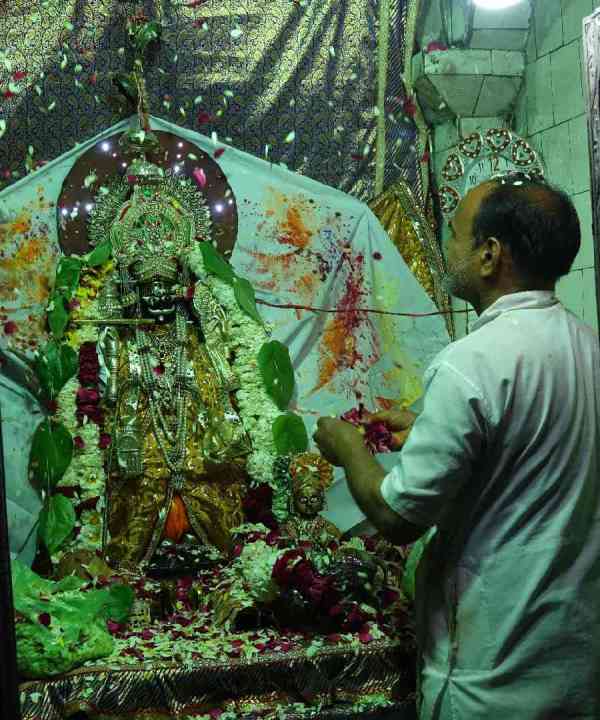 machee holee kee dhoom, rangon -phoolon se mahaka chaarabhuja ka dhaam
