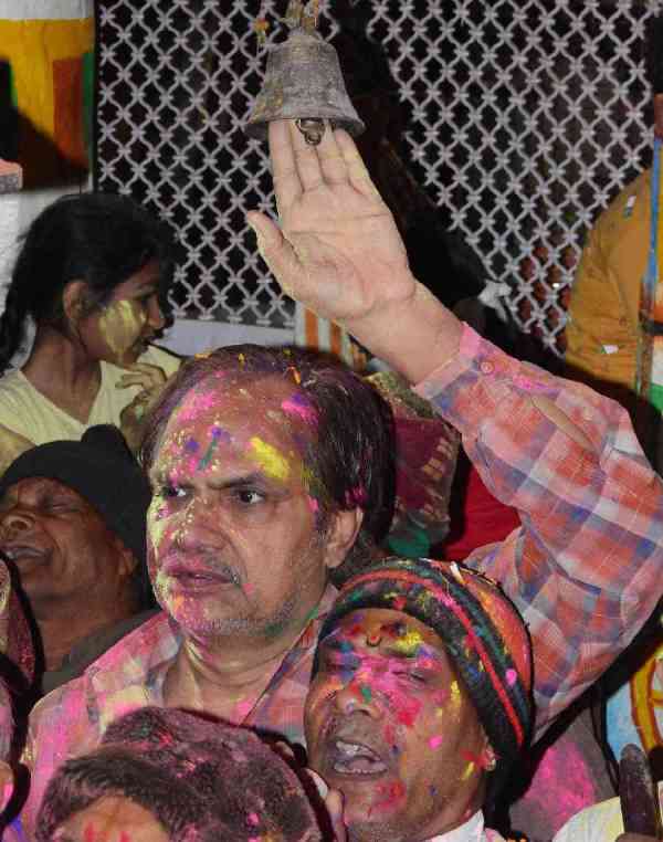 machee holee kee dhoom, rangon -phoolon se mahaka chaarabhuja ka dhaam