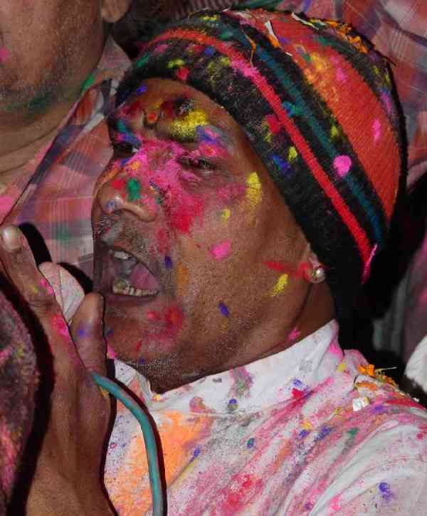 machee holee kee dhoom, rangon -phoolon se mahaka chaarabhuja ka dhaam