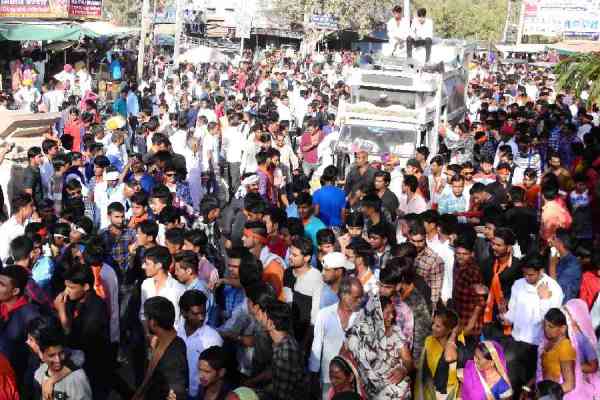 umada aastha ka sailaab, goonje meen dev ke jayakaare