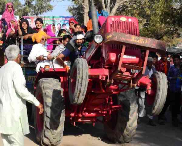 umada aastha ka sailaab, goonje meen dev ke jayakaare