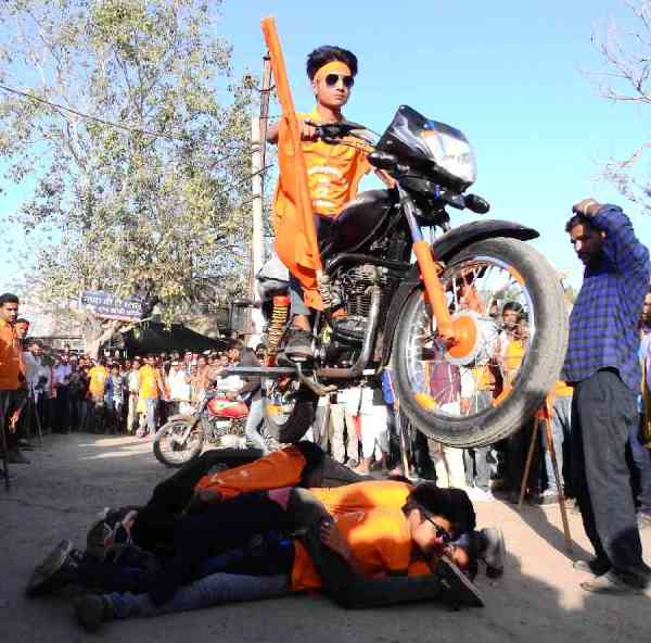 umada aastha ka sailaab, goonje meen dev ke jayakaare