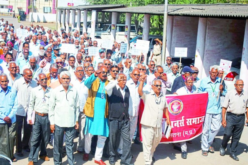 satna medical college: demonstration for medical college in satna