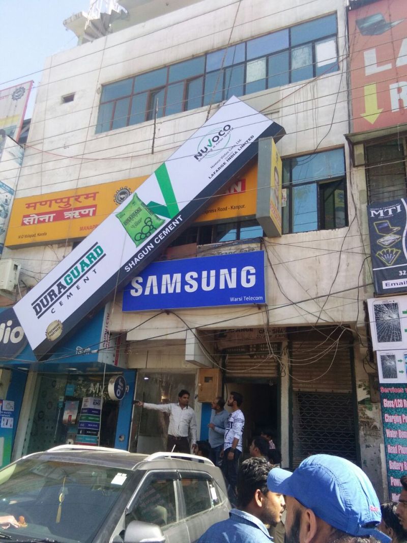 ब्रान्च मैनेजर रीता श्रीवास्तव ने बिना किसी कागजी कार्रवाई के अपने पति को 30 लाख का ऋण मुहैया कराया