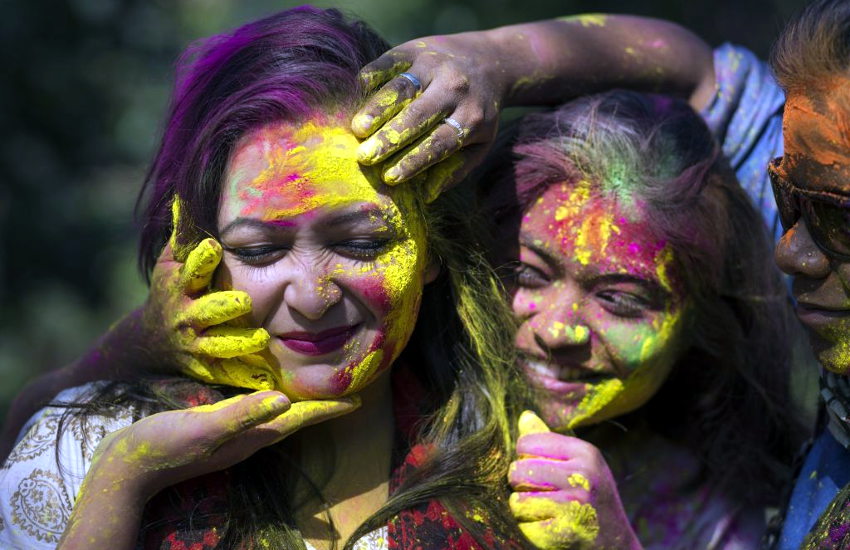holi colors removal tips in hindi