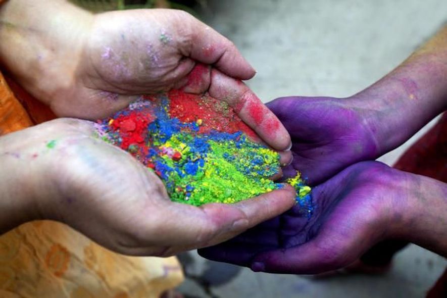 There are many harms of chemical colors