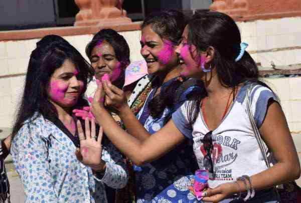 holi celebration 2018 images