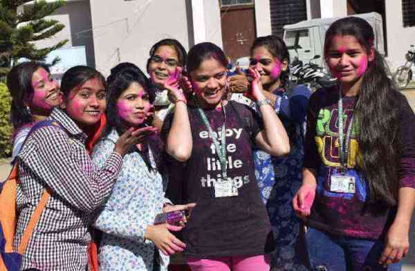 holi celebration 2018 images