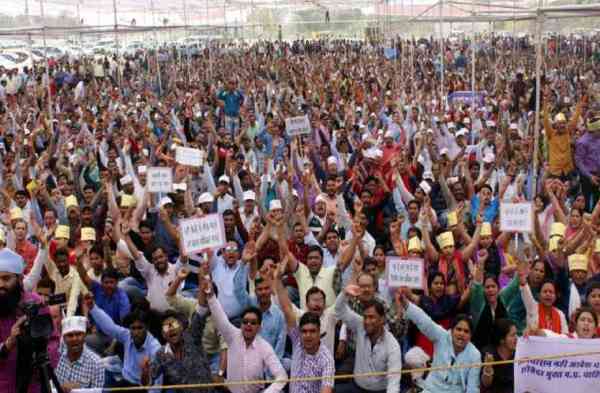 protest, protest of government employees,bahuuddeshiya swasthya karmchari sangh,bahuuddeshiya swasthya karmchari sangh protest,samvida sanyukt sangrash manch,protest of samvida sanyukt sangrash manch,aaganwadi karykarta,protest of aaganwadi karyakarta,employees protest,employees protest in bhopal,bhopal news,mp news in hindi,mp government,workers against mp government