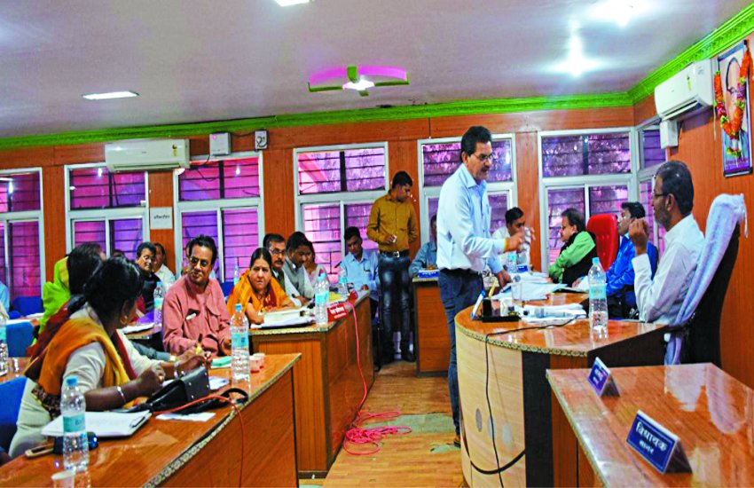 nagar nigam, Corporation council meeting, sewer line, contractor