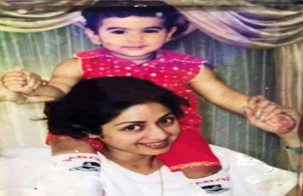 जाह्नवी और खुशी के साथ श्रीदेवी की ये तस्वीरें पहले नहीं देखी होगी आपने