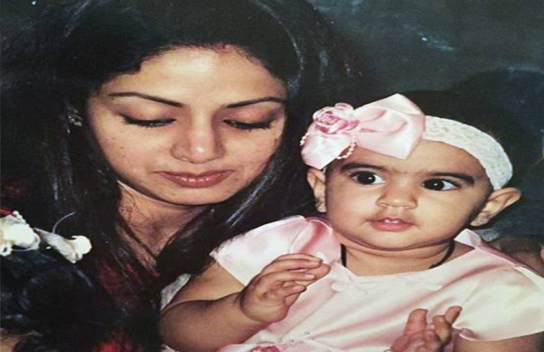 जाह्नवी और खुशी के साथ श्रीदेवी की ये तस्वीरें पहले नहीं देखी होगी आपने