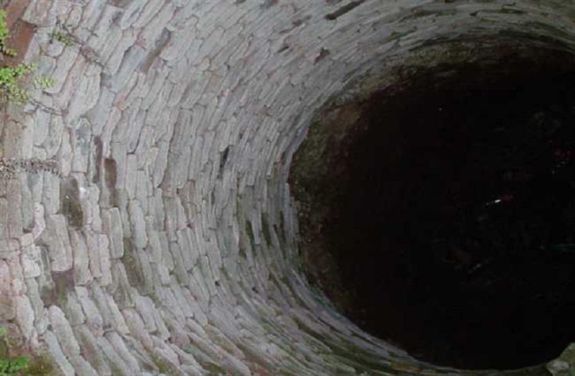 Mother Daughter Death into well