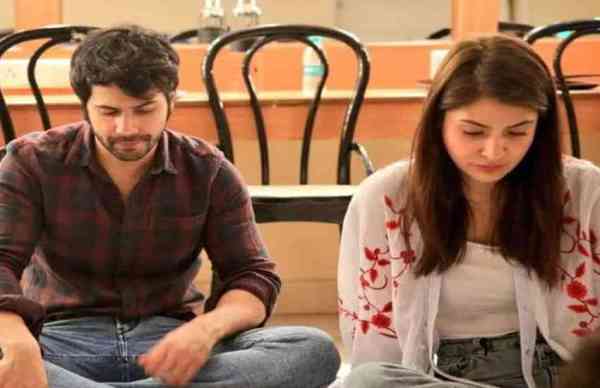 फिल्म 'सुई धागा' के लिए अनुष्का ने बदला भेष, पहचानना हुआ मुश्किल