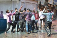 holi-Rang Barse Bhige Chunar walee ... Rang Barse ...