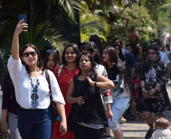 tourists in udaipur