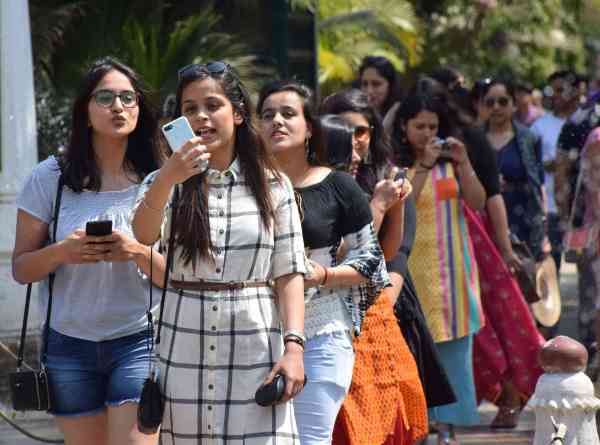 tourists in udaipur
