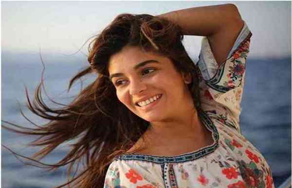 'गली बॉय' से बॉलीवुड में एंट्री कर सकती हैं टीवी एक्ट्रेस पूजा गौर!