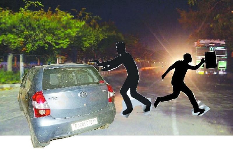 2 bikers looted 25 lac from transport accountant