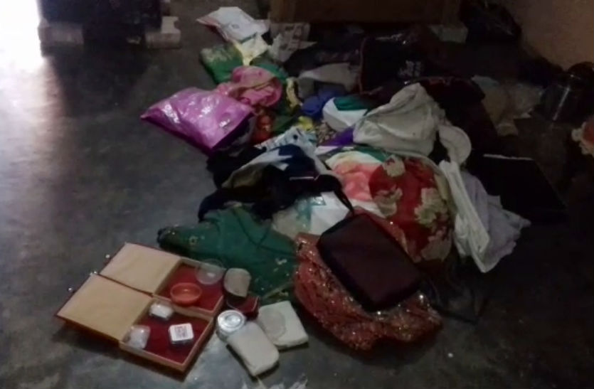 मकान में चोरी