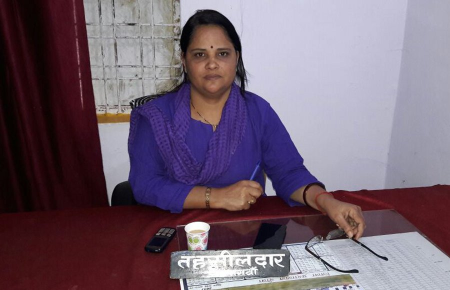 lost government behind Ratna's fame, now is Naib Tehsildar