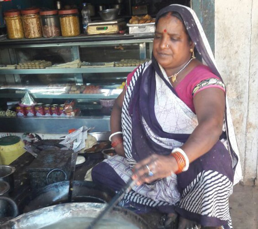 modi tea: Ramrati sells tea to make daughters officer