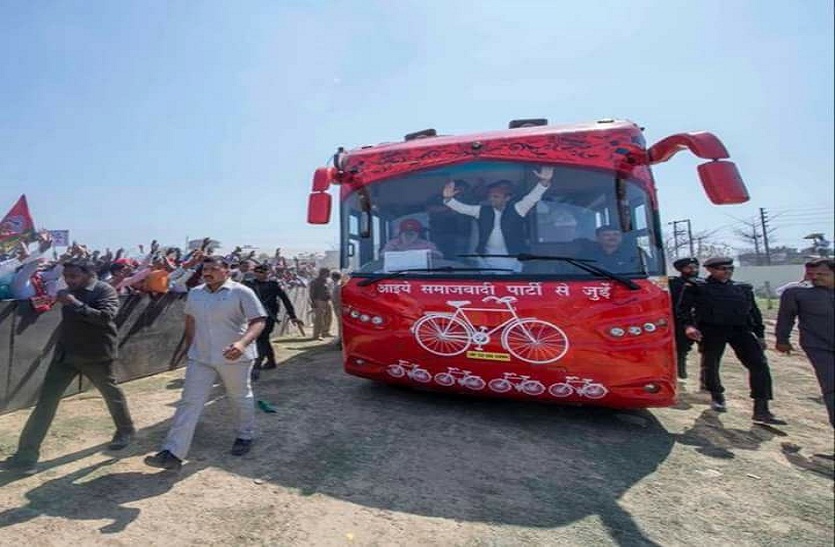 अखिलेश का ऐलान सपा व बसपा गठबंधन को सांप व छछूंदर कहने वाली बीजेपी को बिल में डाल देंगे, उमड़ा जनसैलाब